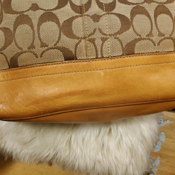 Coach 9363 East West Demi Baguette Gently Used Condition - Picture 11 of 15